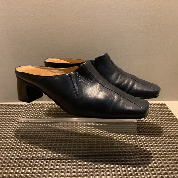 La Diva Shoes - 🦋Host Pick Navy Blue Mules🦋